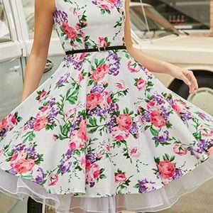 Floral print tea dress. Size Medium
